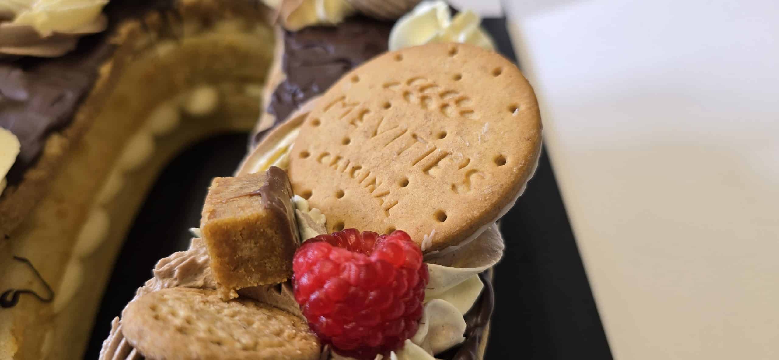 Refined piping and Chocolate Digestives detailing on Mooies’ anniversary number cakes for McVitie’s centenary.