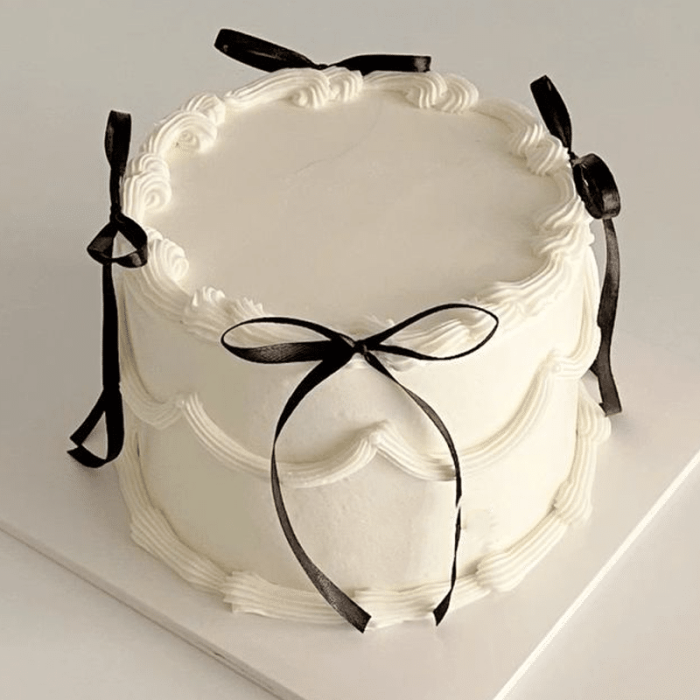 whote-and-black-bow-round-