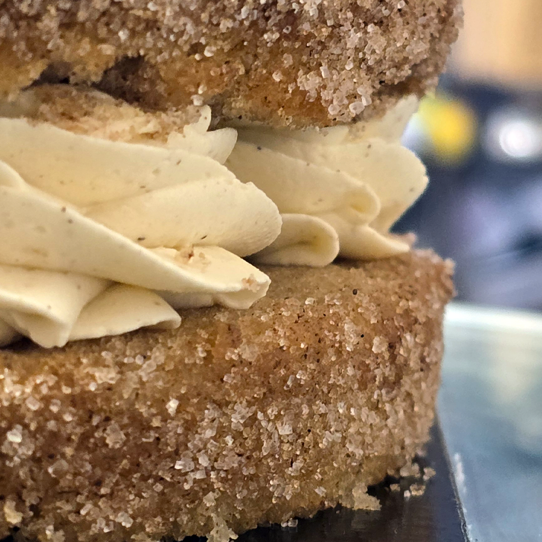 Handcrafted luxury cake at Mooies Atelier London