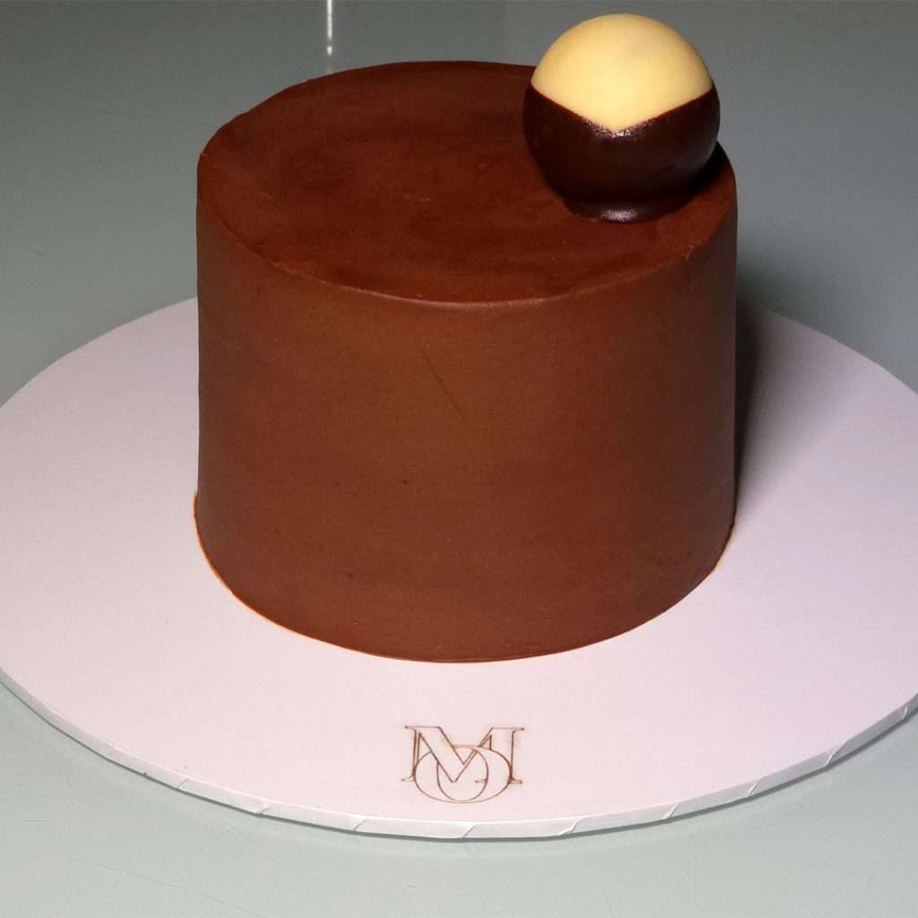 bespoke birthday cake London private residence